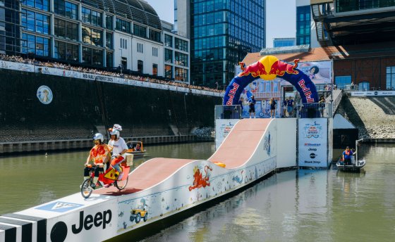 Red Bull Tandem Roller Coaster Splashes into Altamonte Springs!